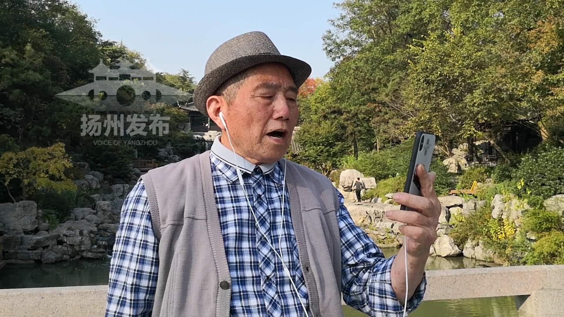 家住文昌花园的李大爷,以前是一名棋牌室的常客.