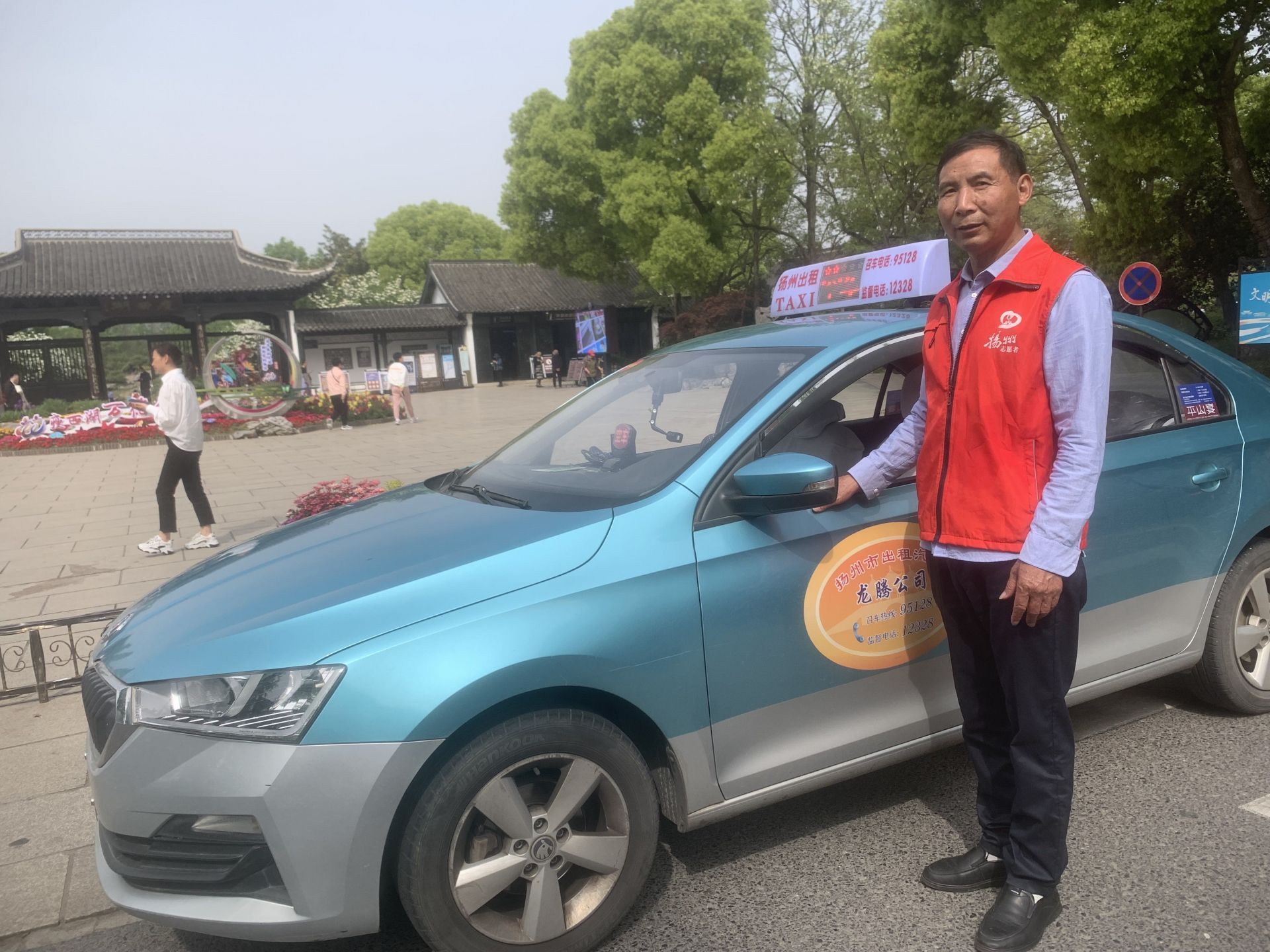化身"兼职导游"出租车司机如同一张流动的城市名片,是游客了解一座