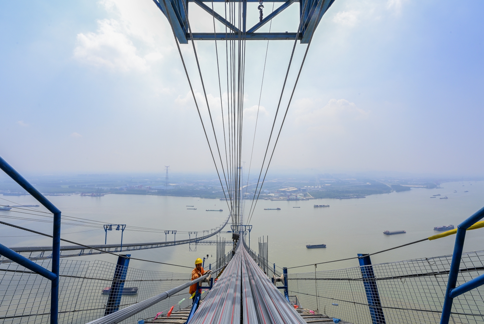 畅行扬州龙潭长江大桥主缆架设完成