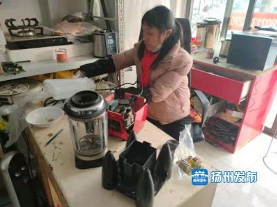 不简单！扬州这对残障夫妻自力经营家电维修店，靠手艺生活过得“有滋味”